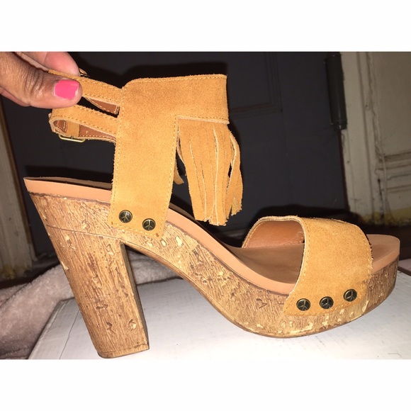 ✨Fringe Rustic Heel Platforms✨ - Picture 2 of 4